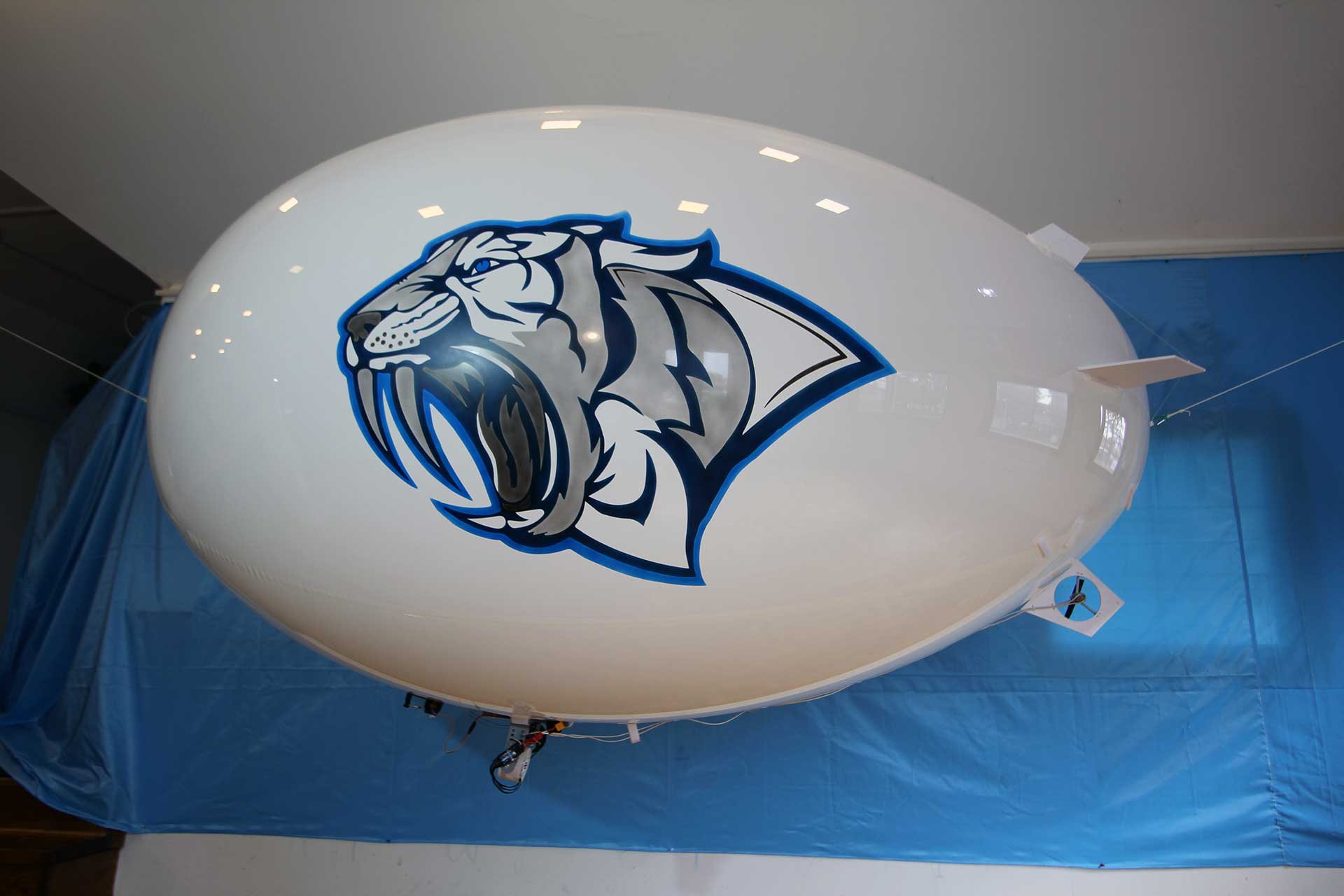 2 m RC Blimp com logotipo dos predators